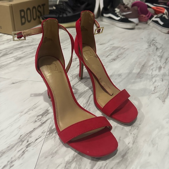 RED HEELS - Picture 2 of 3